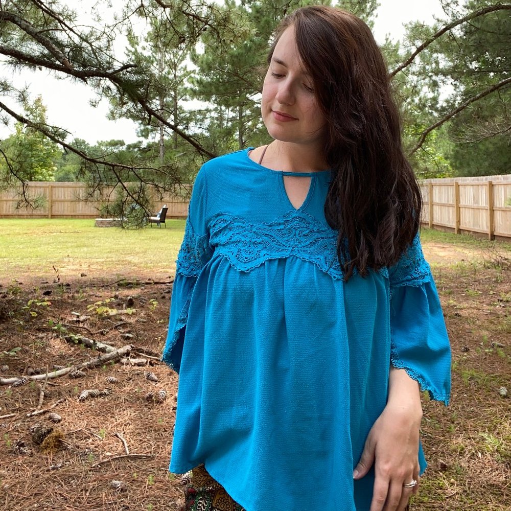 Bell sleeve shirt